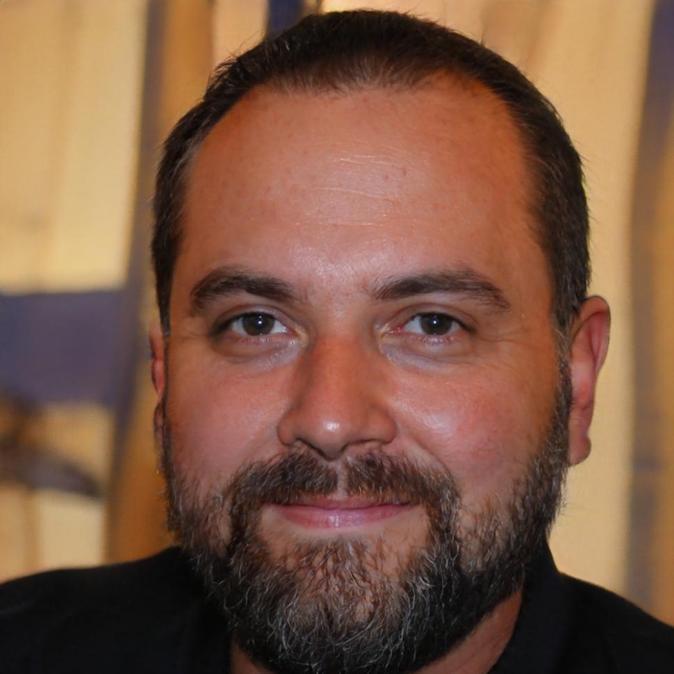 Miguel Torres, Consultor Financiero